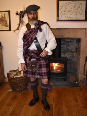 The Kilt Experience féileadh-mór The Kilt Experience féileadh-mór Macpherson tartan Jacobite Great kilt outfit